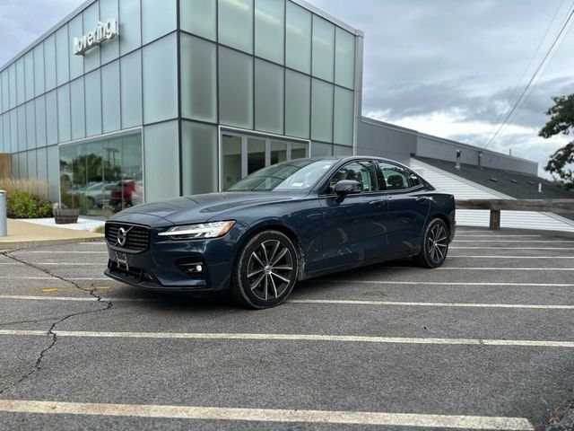 2022 Volvo S60 Momentum