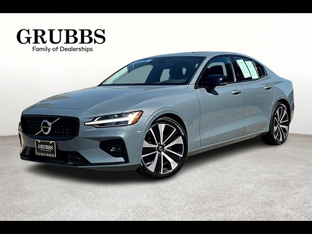 2022 Volvo S60 Momentum