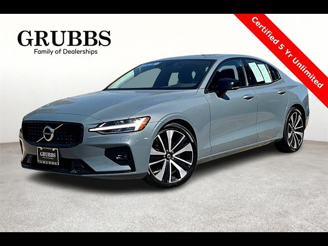 2022 Volvo S60 Momentum