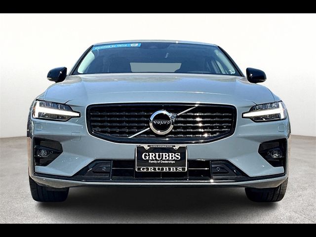 2022 Volvo S60 Momentum