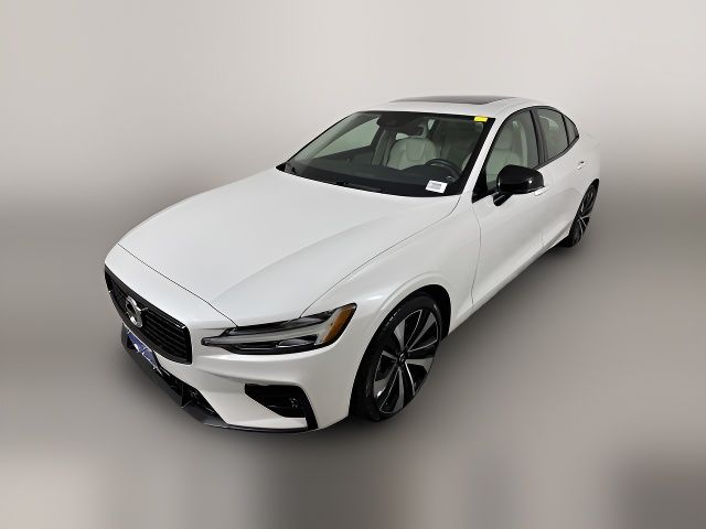 2022 Volvo S60 Momentum