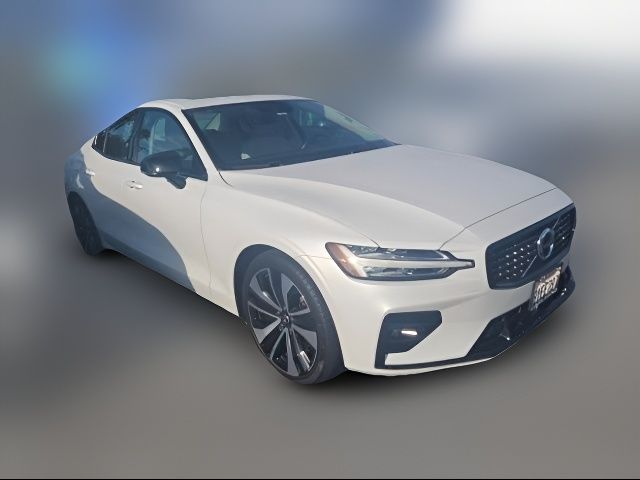 2022 Volvo S60 Momentum