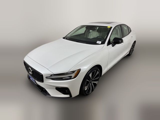 2022 Volvo S60 Momentum