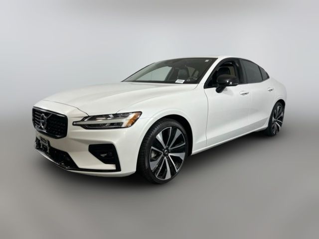 2022 Volvo S60 Momentum