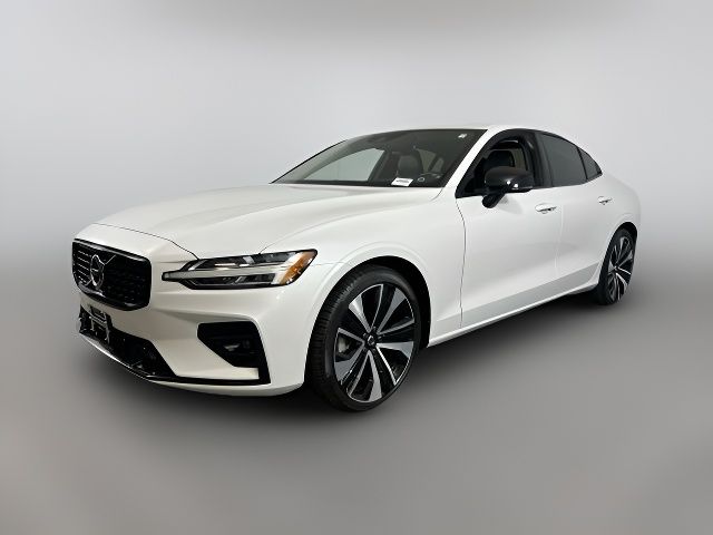 2022 Volvo S60 Momentum