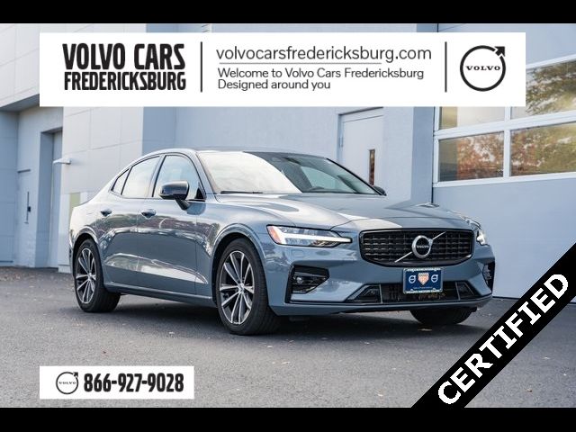 2022 Volvo S60 Momentum