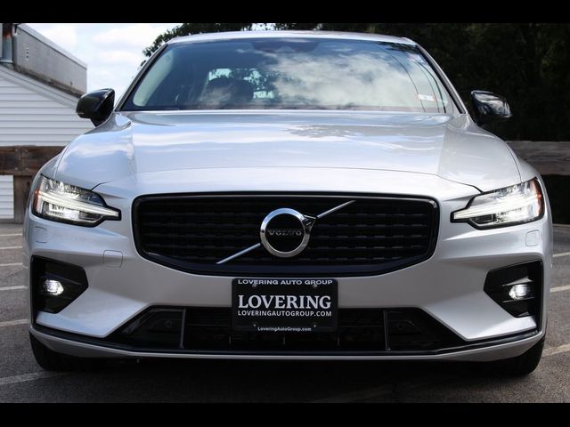 2022 Volvo S60 Momentum