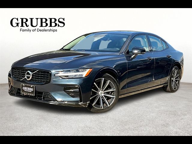 2022 Volvo S60 Momentum