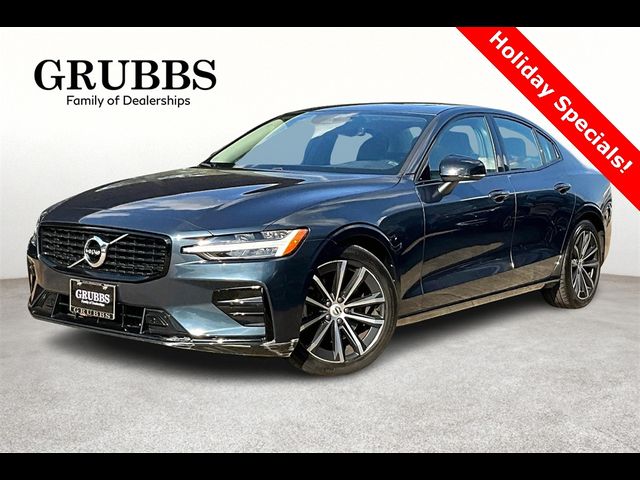 2022 Volvo S60 Momentum