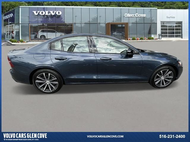 2022 Volvo S60 Momentum