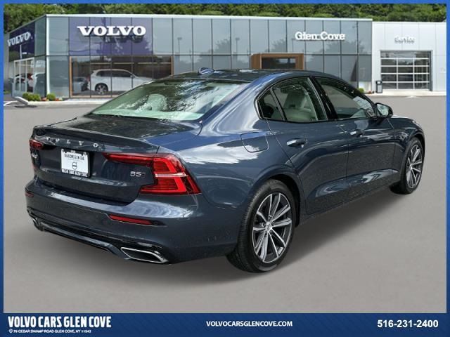 2022 Volvo S60 Momentum