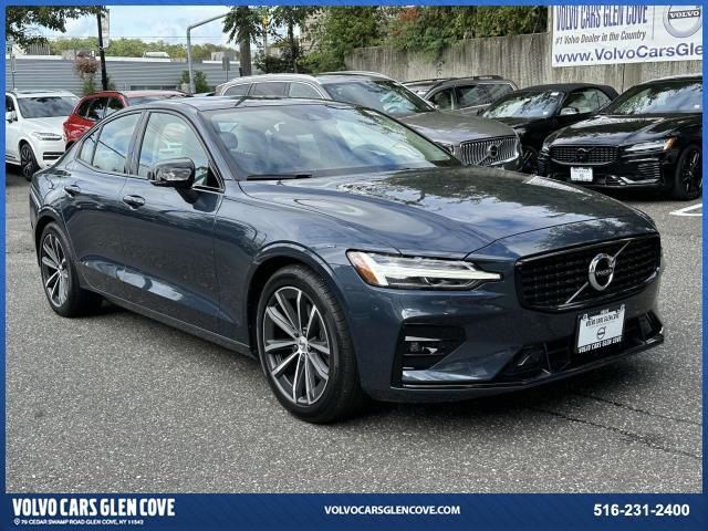 2022 Volvo S60 Momentum