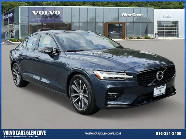 2022 Volvo S60 Momentum