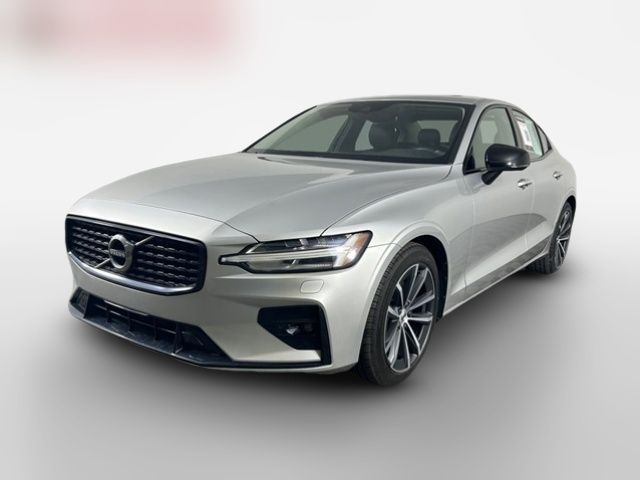 2022 Volvo S60 Momentum