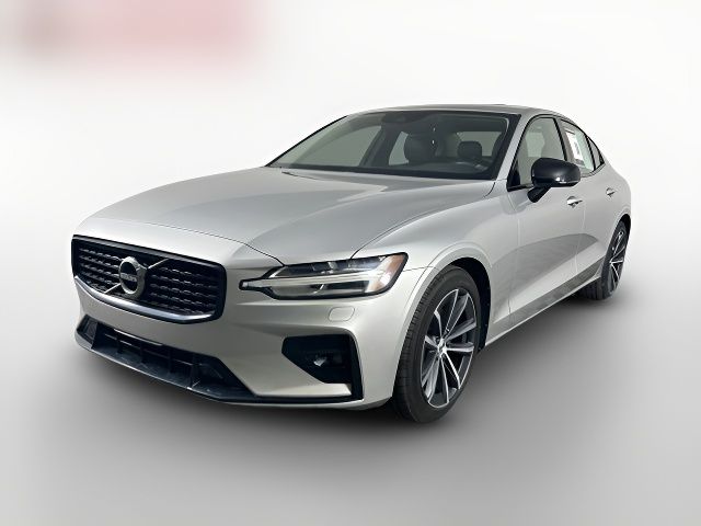 2022 Volvo S60 Momentum