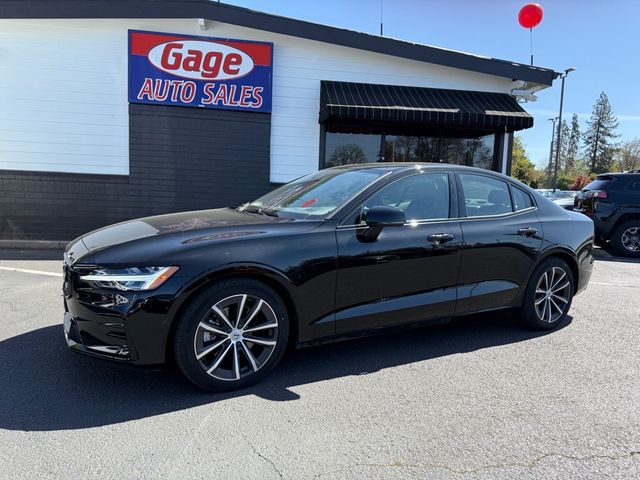 2022 Volvo S60 Momentum