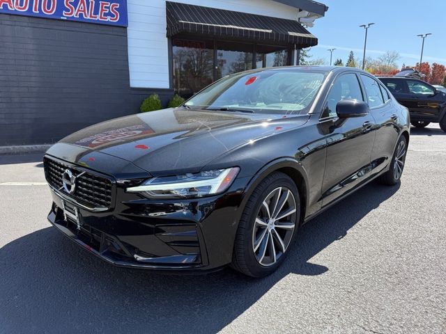 2022 Volvo S60 Momentum