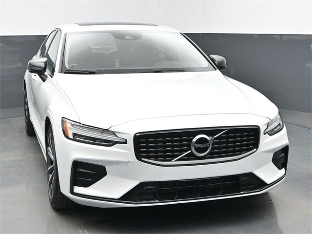 2022 Volvo S60 Momentum