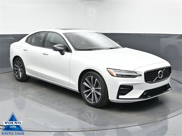 2022 Volvo S60 Momentum