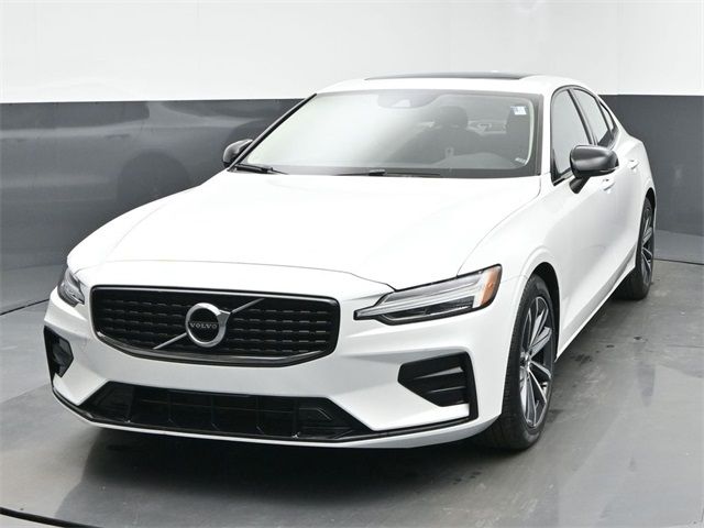 2022 Volvo S60 Momentum