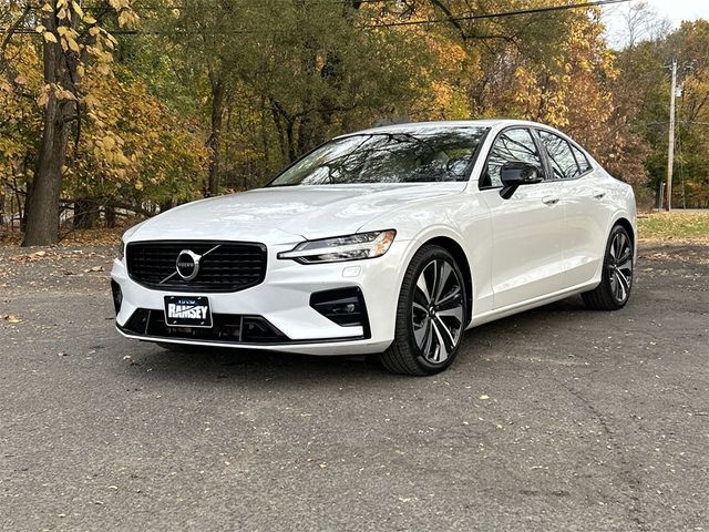 2022 Volvo S60 Momentum