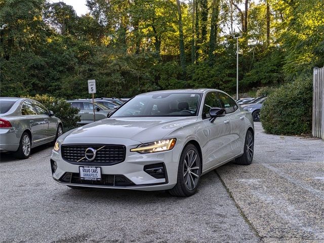 2022 Volvo S60 Momentum