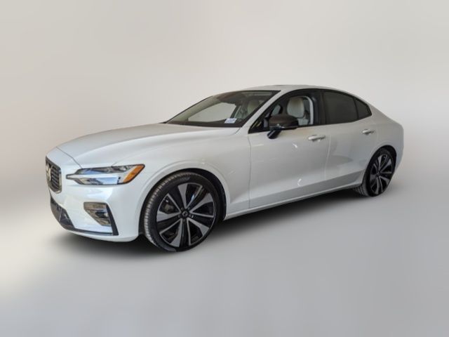 2022 Volvo S60 Momentum