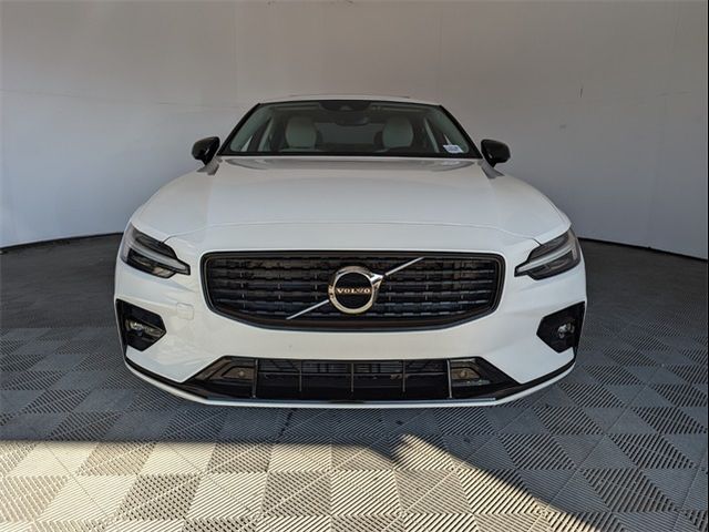 2022 Volvo S60 Momentum