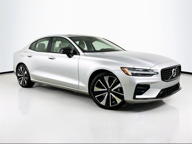 2022 Volvo S60 Momentum