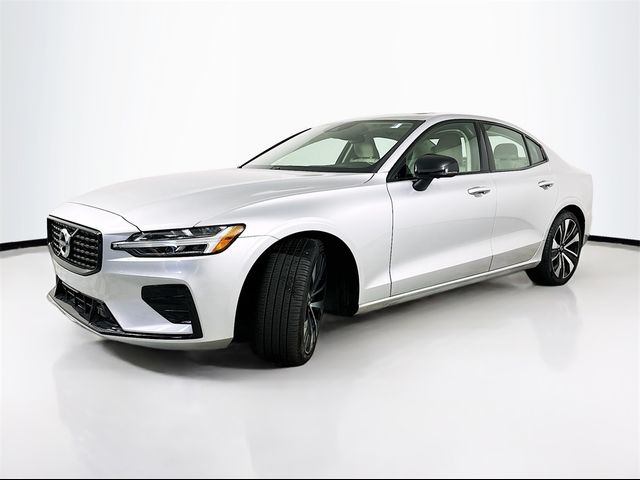 2022 Volvo S60 Momentum