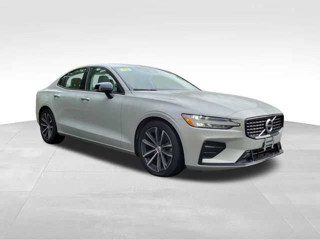 2022 Volvo S60 Momentum