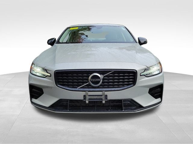 2022 Volvo S60 Momentum