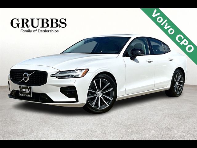 2022 Volvo S60 Momentum