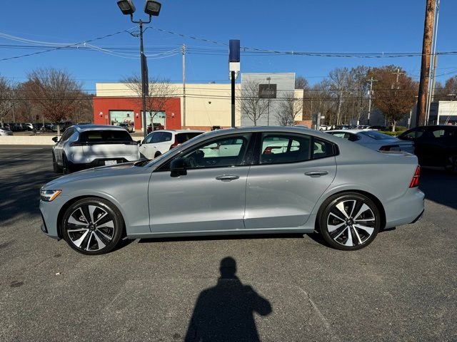 2022 Volvo S60 Momentum