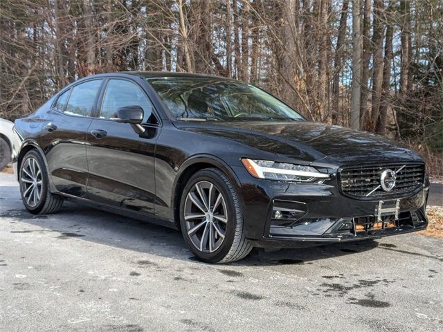 2022 Volvo S60 Momentum