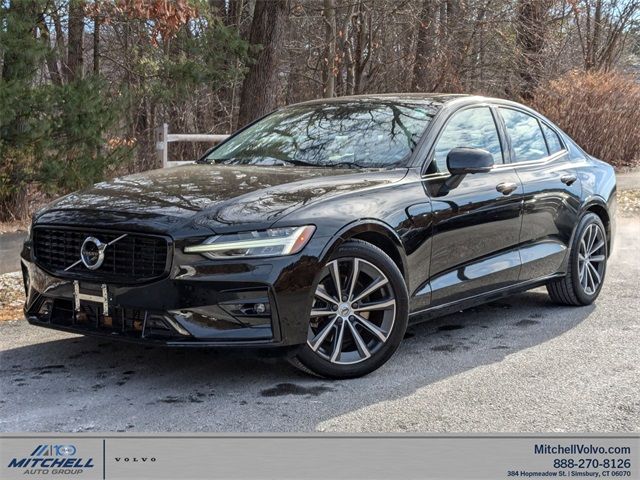 2022 Volvo S60 Momentum