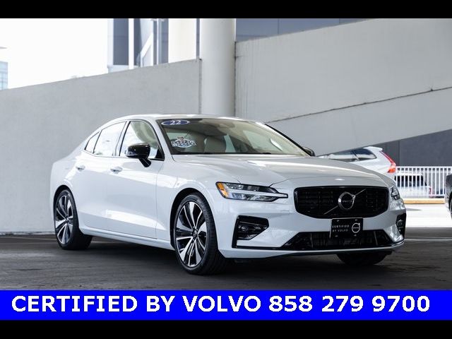 2022 Volvo S60 Momentum