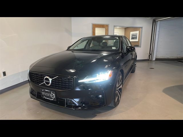 2022 Volvo S60 Black Edition Momentum