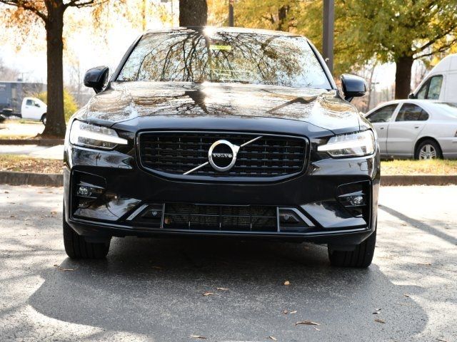 2022 Volvo S60 Momentum