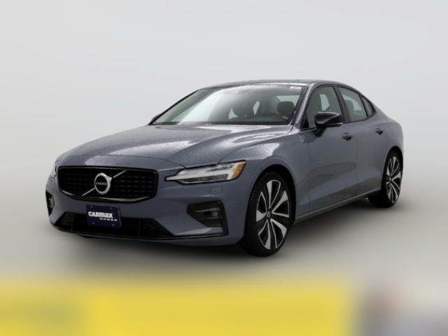 2022 Volvo S60 Momentum