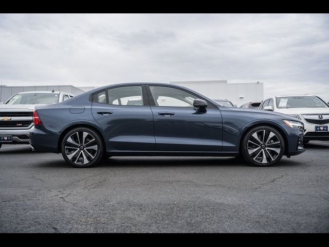 2022 Volvo S60 Momentum