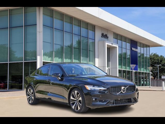 2022 Volvo S60 Momentum