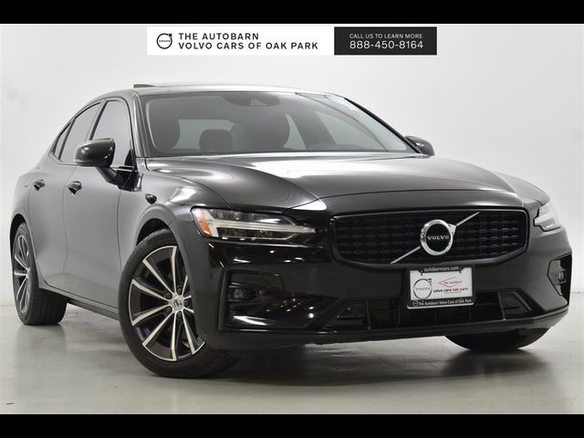 2022 Volvo S60 Momentum