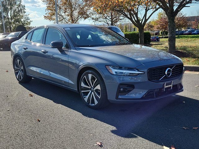 2022 Volvo S60 Momentum