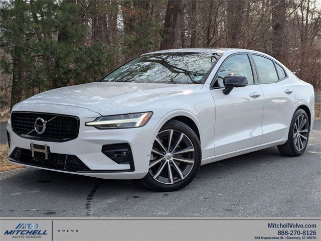 2022 Volvo S60 Momentum