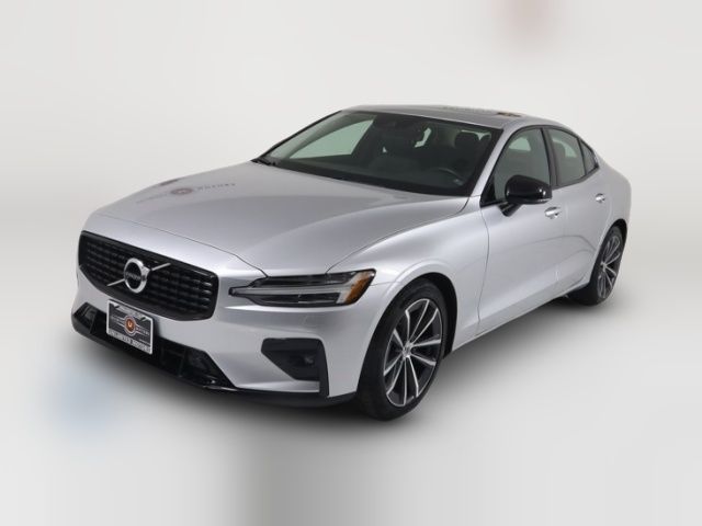 2022 Volvo S60 Momentum