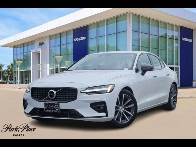 2022 Volvo S60 Momentum