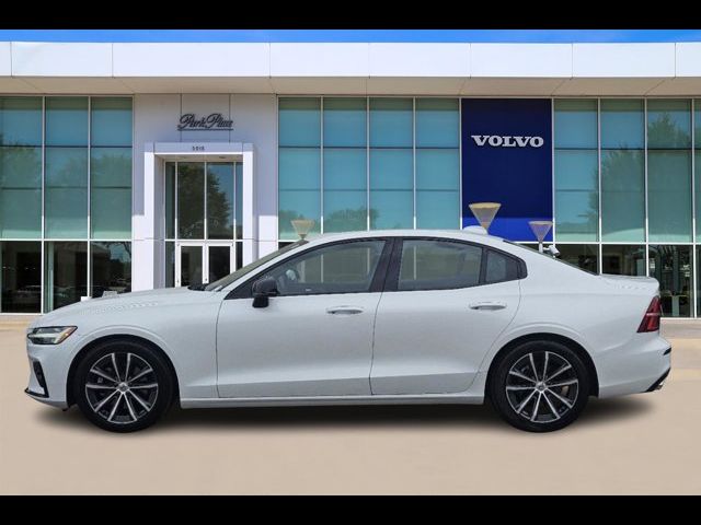 2022 Volvo S60 Momentum