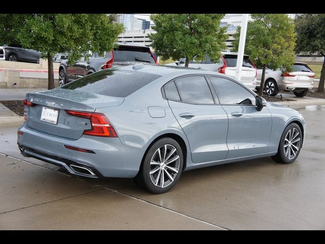 2022 Volvo S60 Momentum