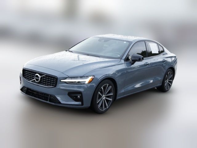 2022 Volvo S60 Momentum